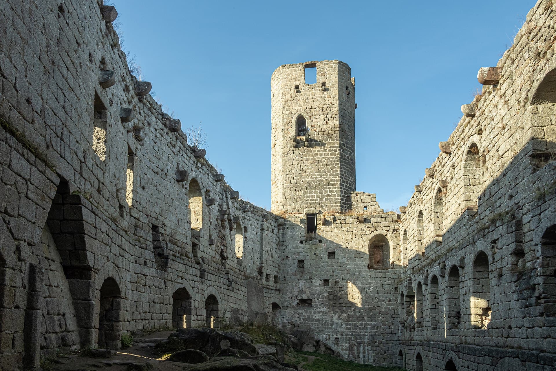 Château d'Andlau — château à Andlau, Bas-Rhin, façade, classé mh