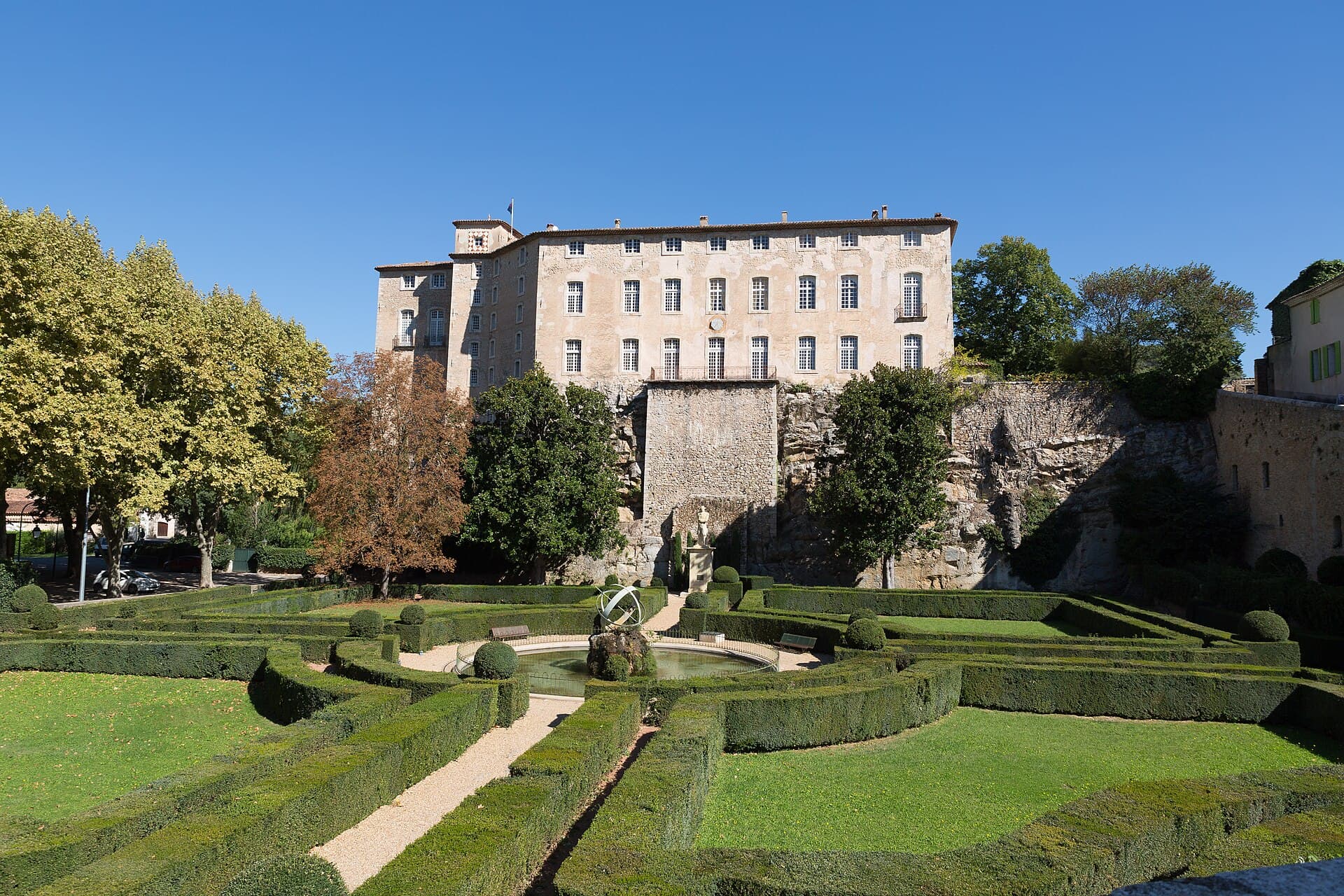 Château d'Entrecasteaux — château à Entrecasteaux, Var, classé mh