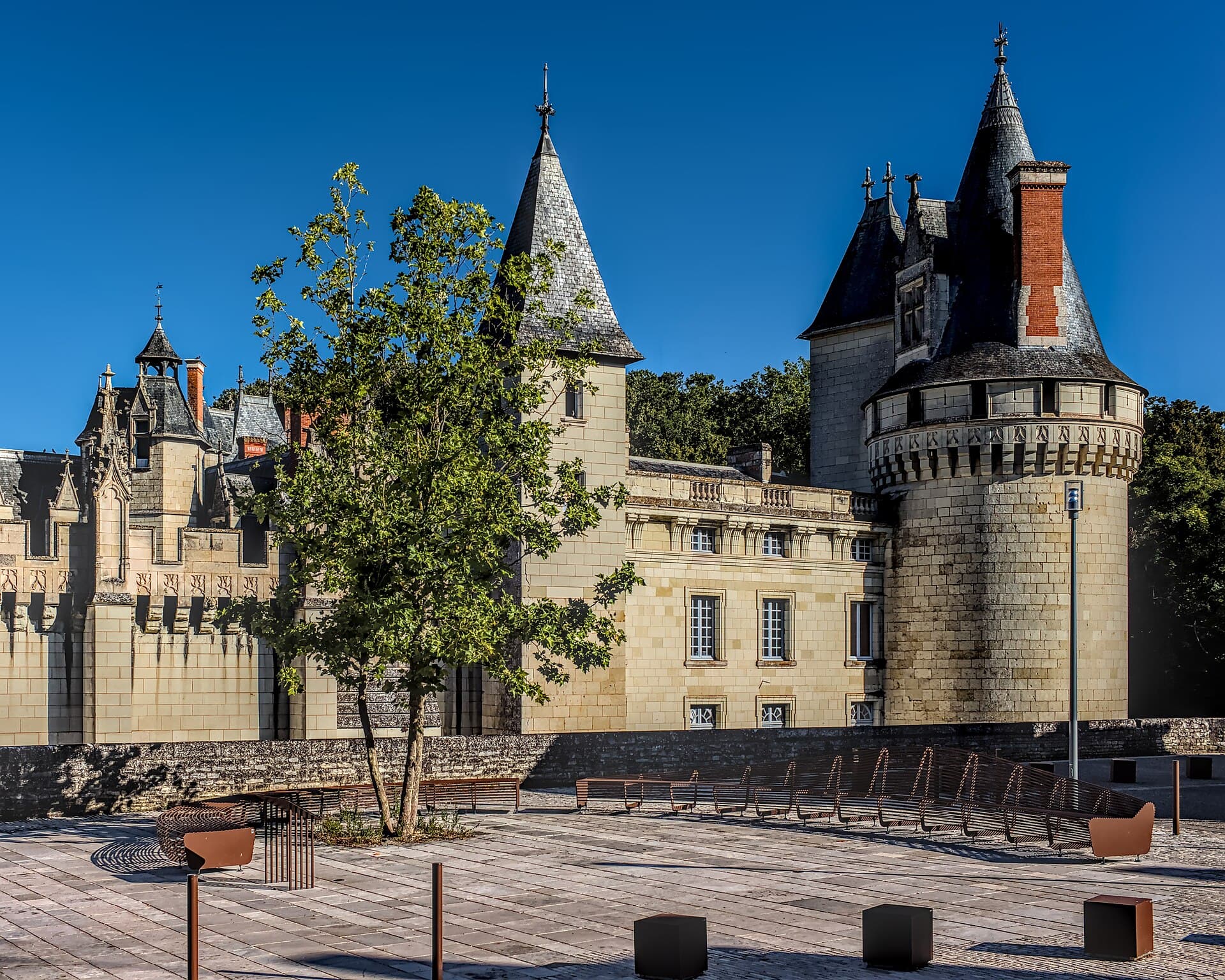 Château de Dissay — château à Dissay, Vienne, vue de nuit, classé mh