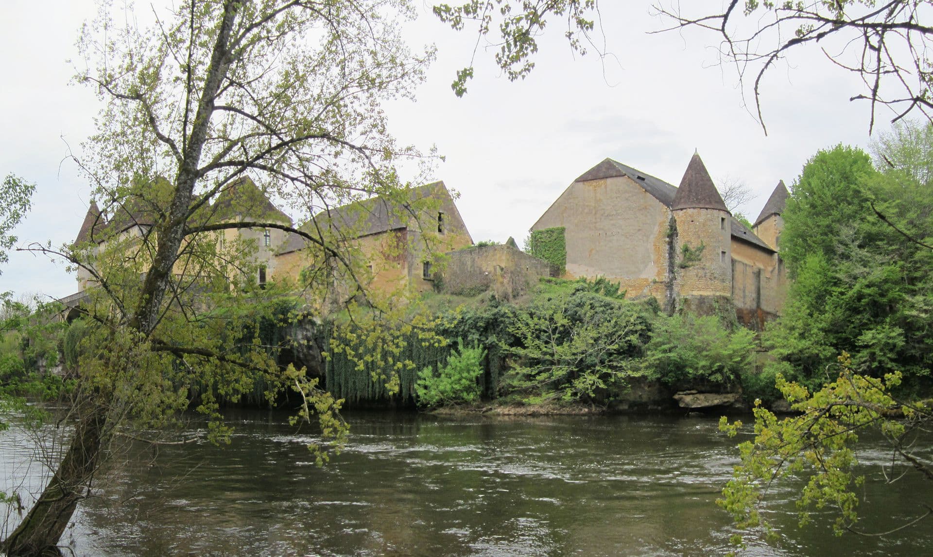 Château de Losse — château à Thonac, Dordogne, façade, classé mh