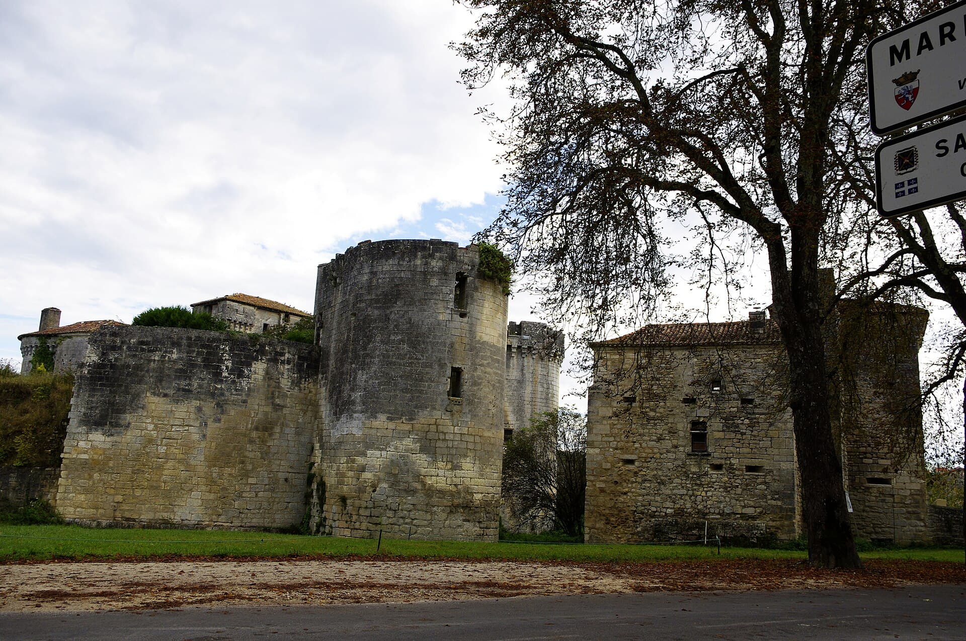 Château de Mareuil — château à Mareuil, Dordogne, vue de nuit, inscrit mh