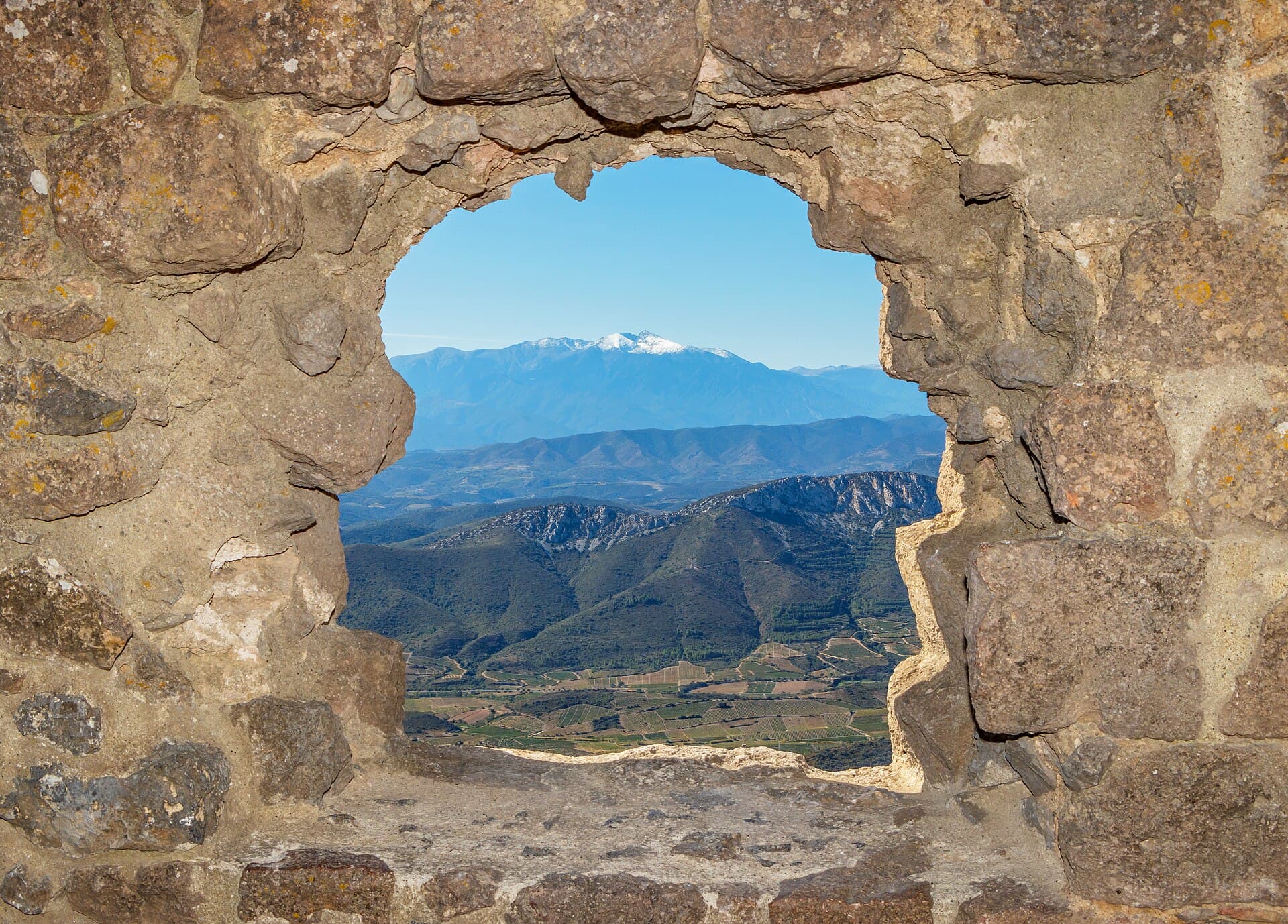 Château de Quéribus — château à Cucugnan, Aude, vue de nuit, classé mh