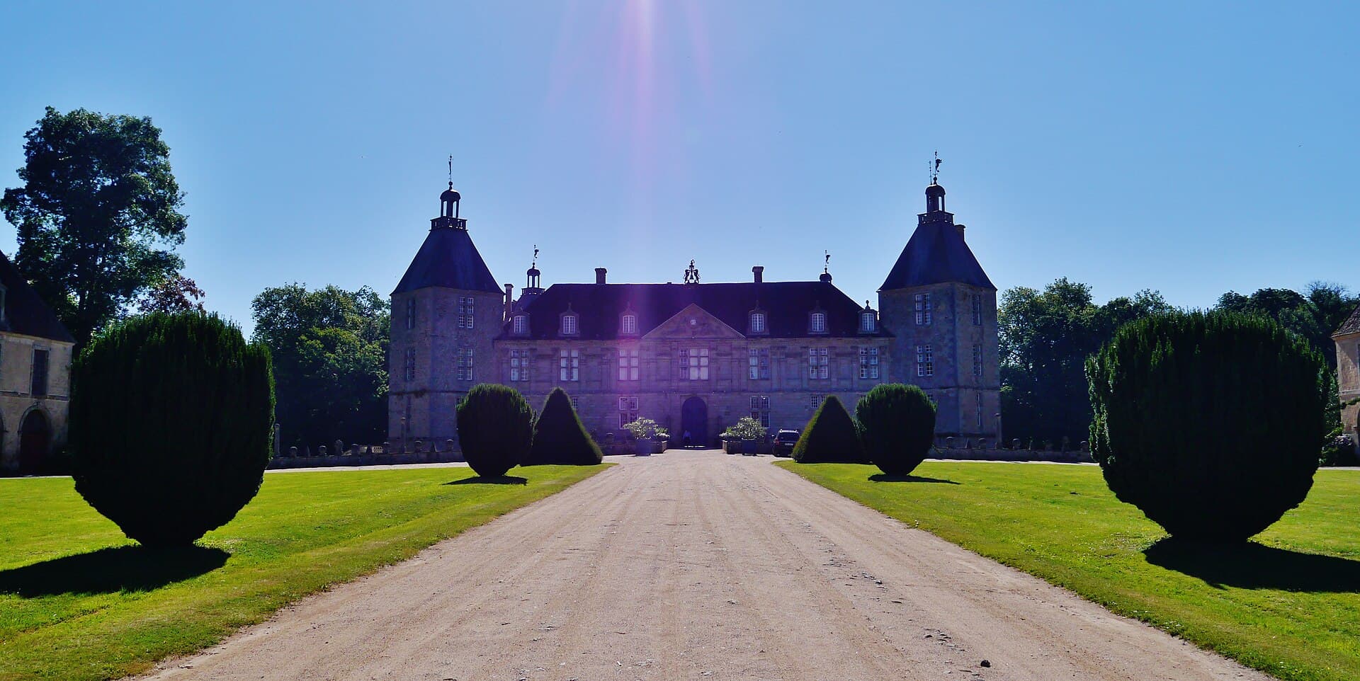 Château de Sully (Saône-et-Loire) — château à Sully, Saône-et-Loire, classé mh