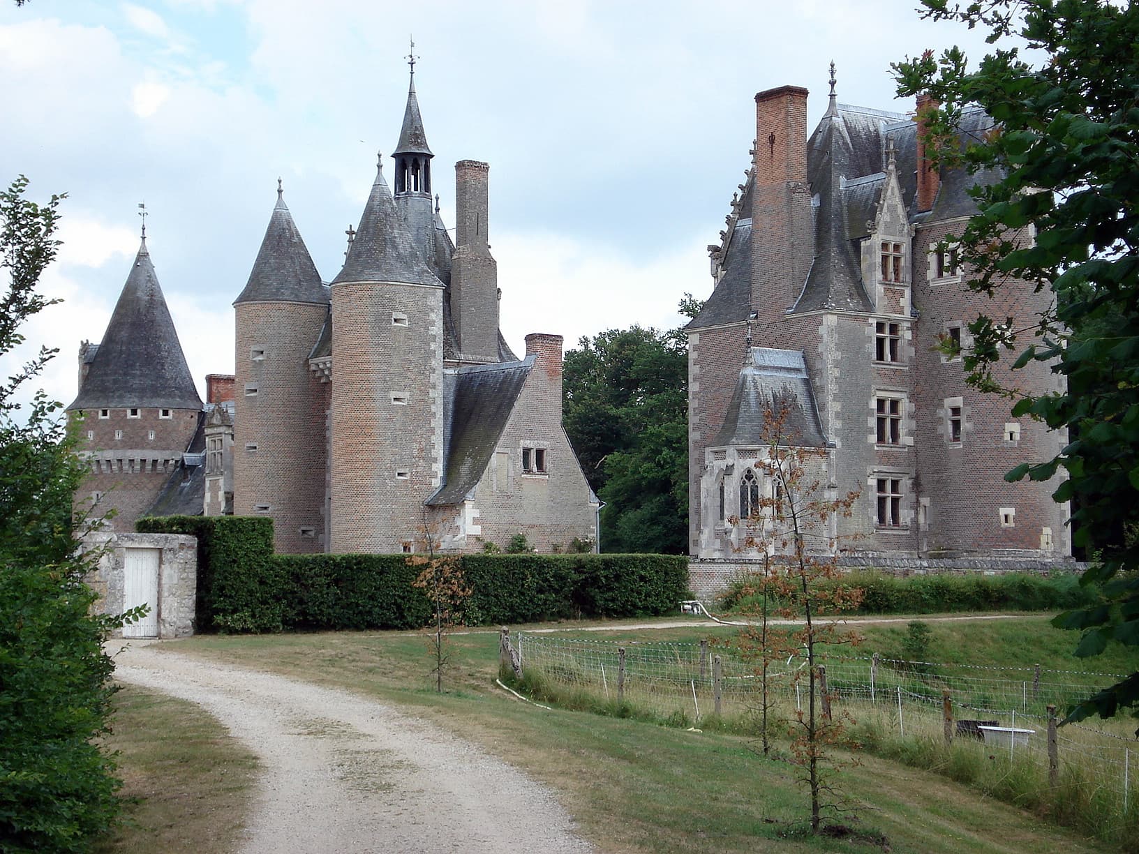 Château du Moulin — château à Lassay-sur-Croisne, Loir-et-Cher, classé mh