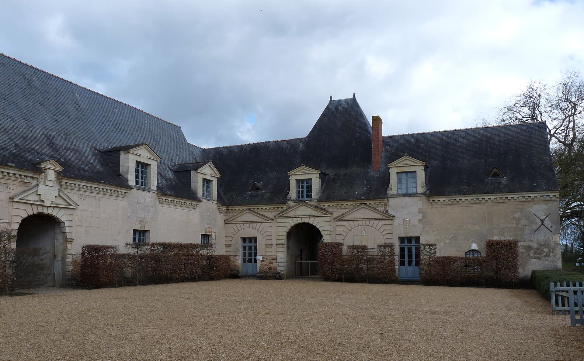 Château du Plessis-Bourré — château à Écuillé, Maine-et-Loire, vue de nuit, classé mh