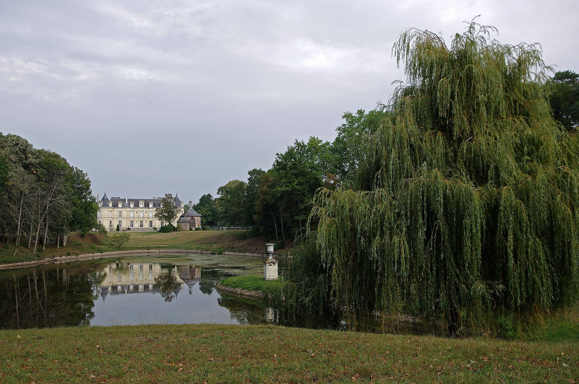 Manoir de Luynes — château à Luynes, Indre-et-Loire, façade, classé mh