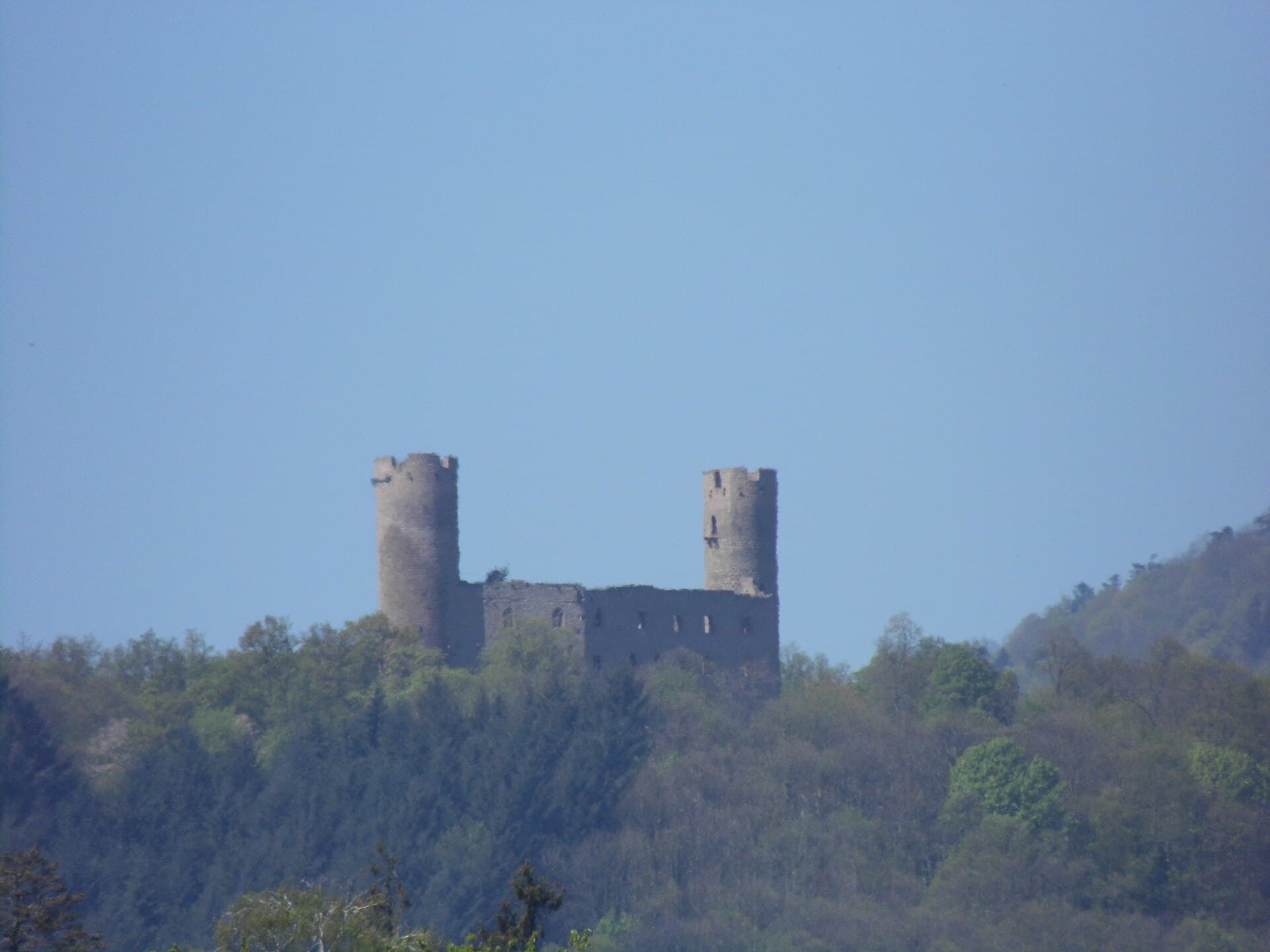 Château d'Andlau (Andlau) Château d'Andlau — château à Andlau, Bas-Rhin, vue de nuit, classé mh