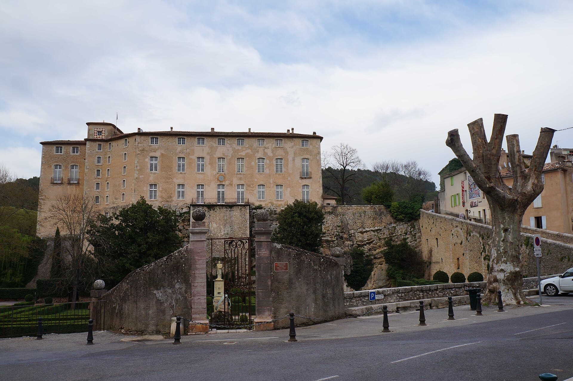 Château d'Entrecasteaux (Entrecasteaux) Château d'Entrecasteaux — château à Entrecasteaux, Var, intérieur, classé mh