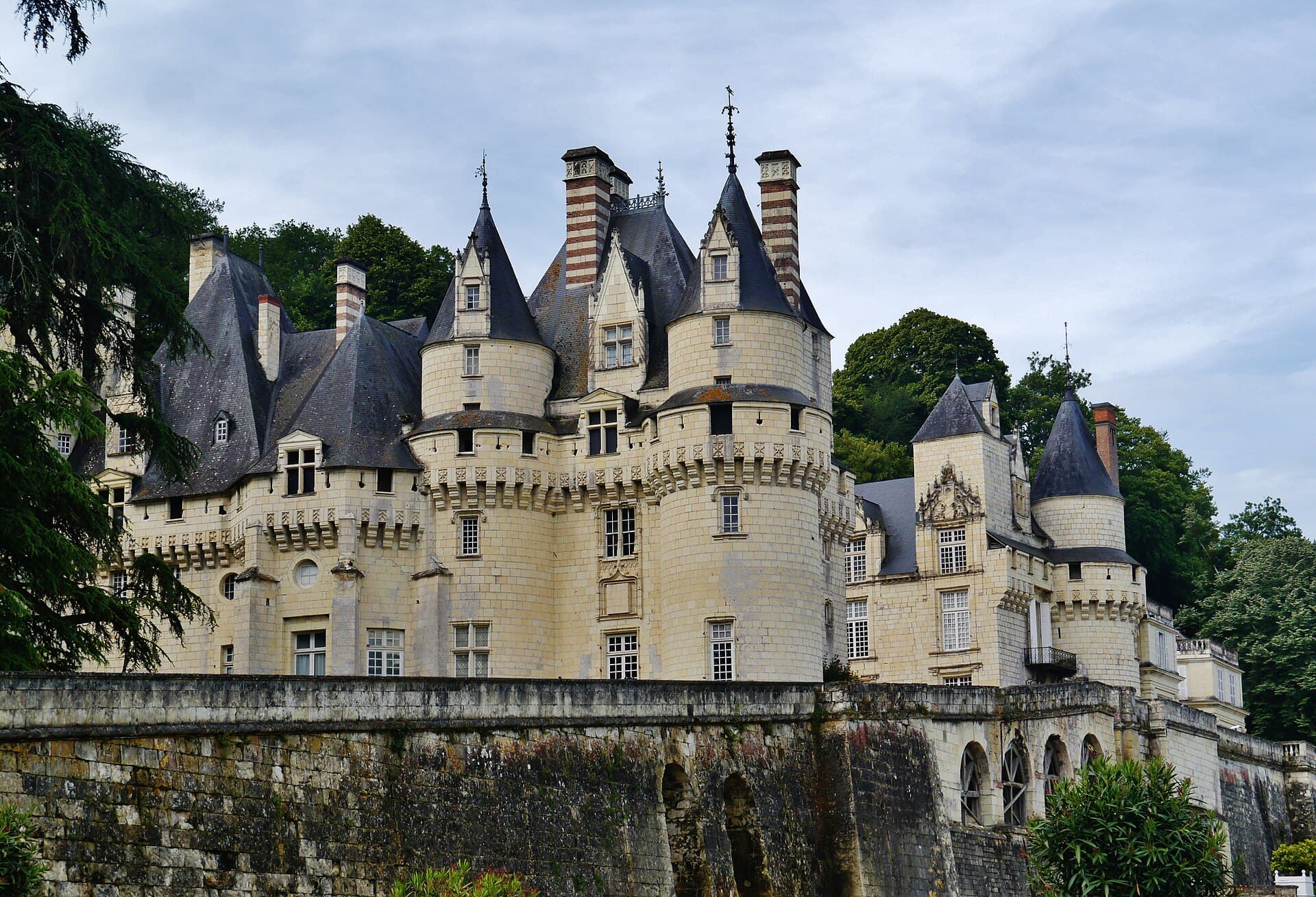 Château d'Ussé (Rigny-Ussé) Château d'Ussé — château à Rigny-Ussé, Indre-et-Loire, intérieur, classé mh
