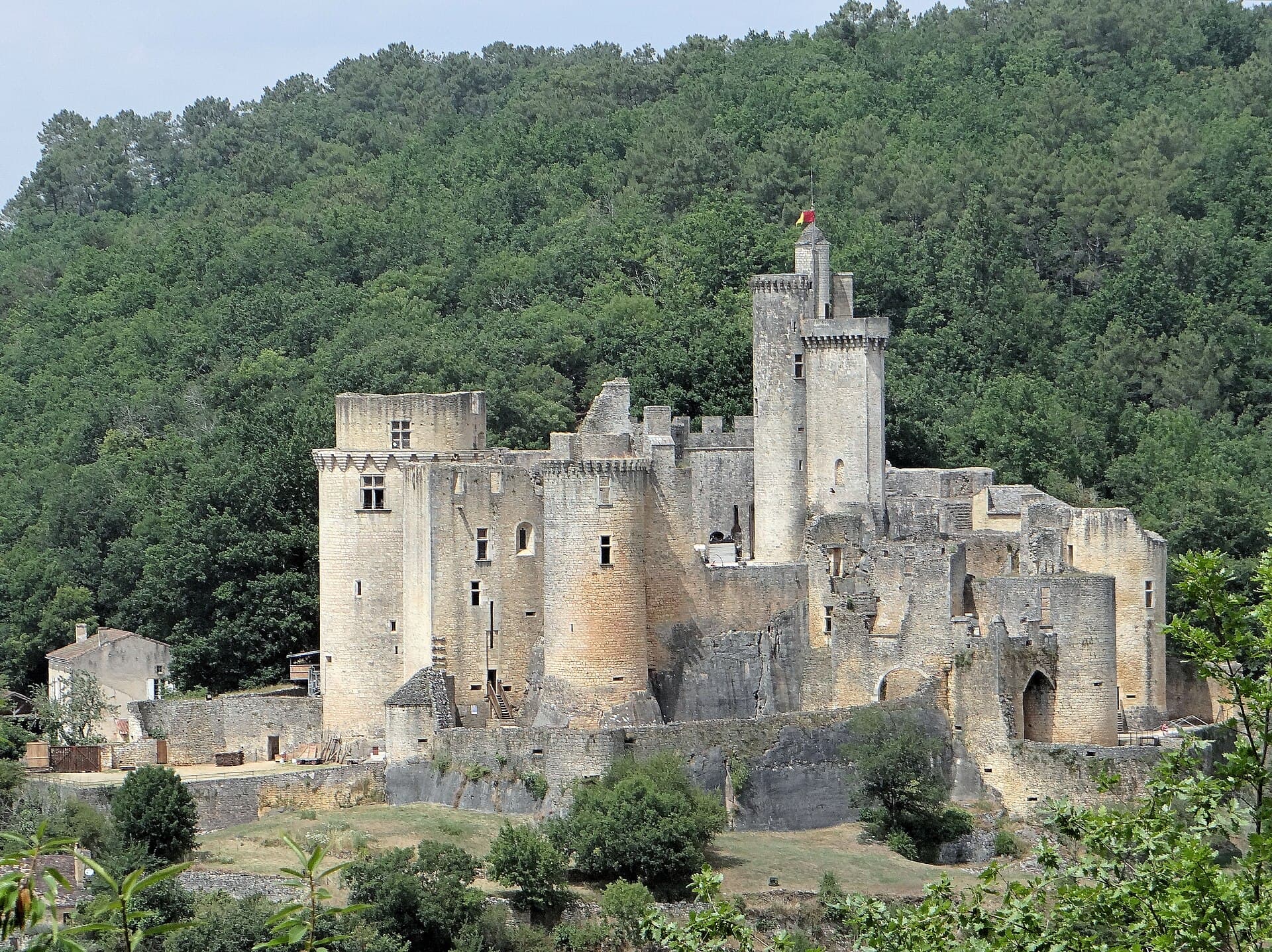 Château de Bonaguil — château à Saint-Front-sur-Lémance, Lot-et-Garonne, classé mh