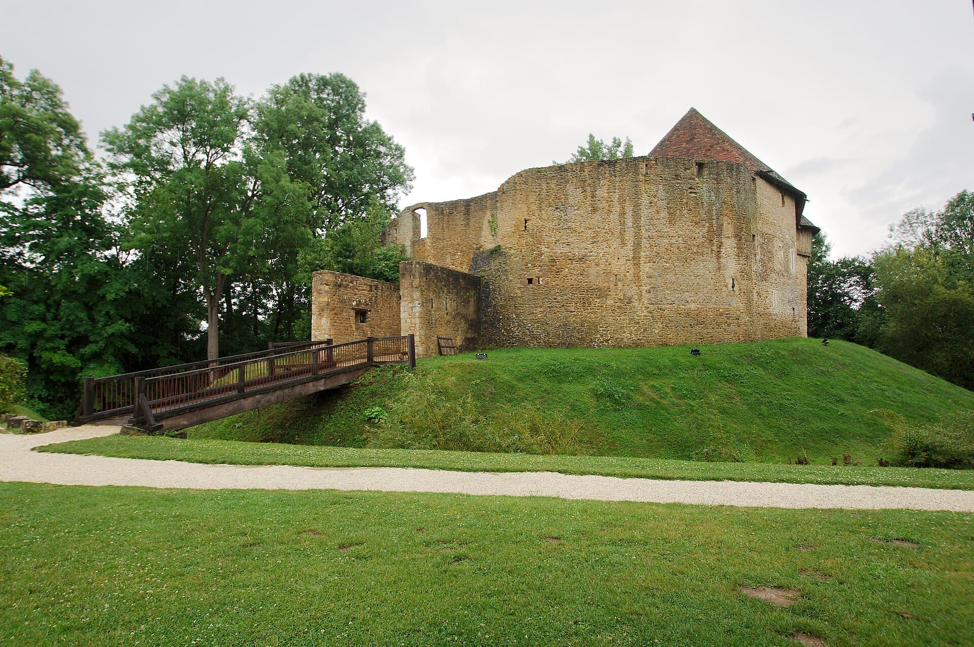 Château de Crèvecœur-en-Auge — château à Crèvecœur-en-Auge, Calvados, vue de nuit, classé mh