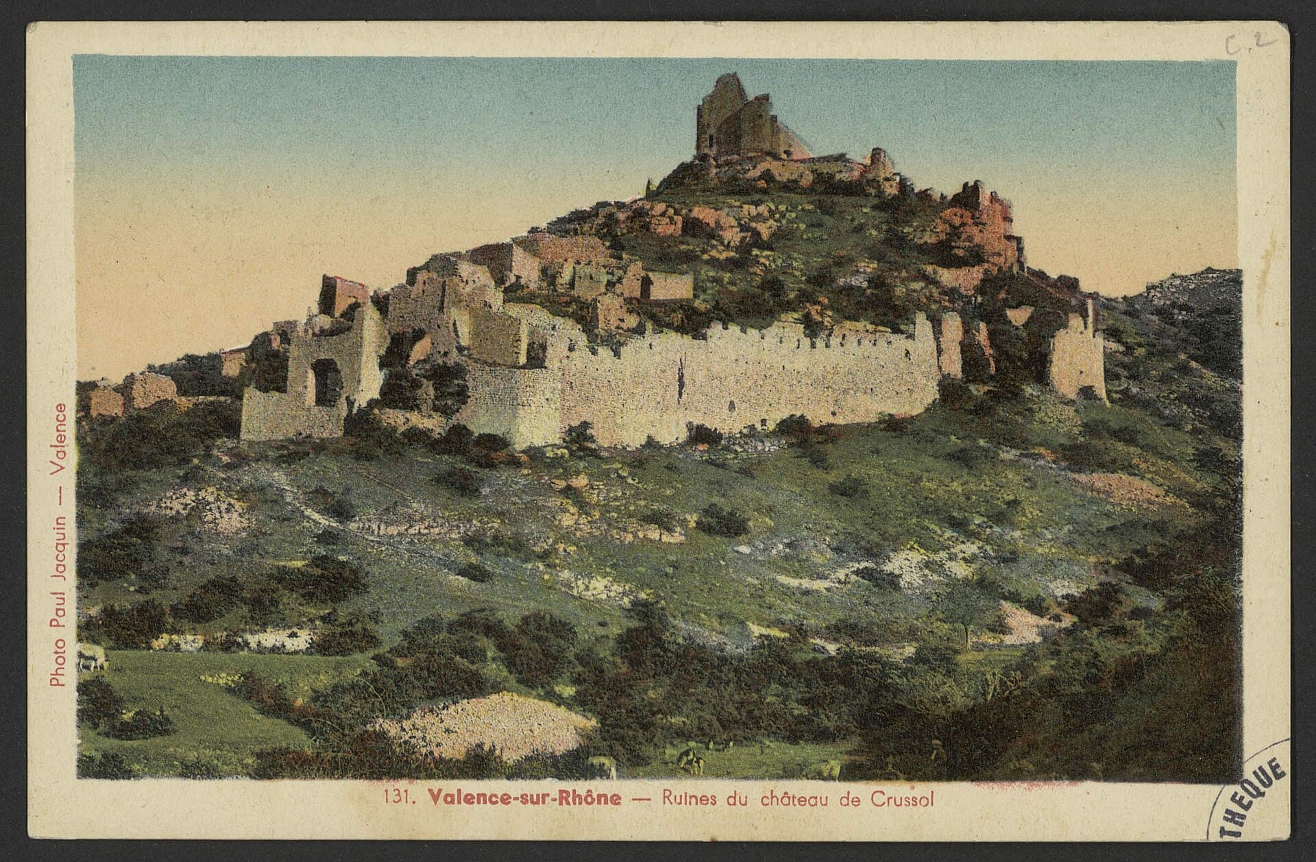 Château de Crussol – ruines (Saint-Péray) Château de Crussol – ruines — château à Saint-Péray, Ardèche, vue de nuit, classé mh