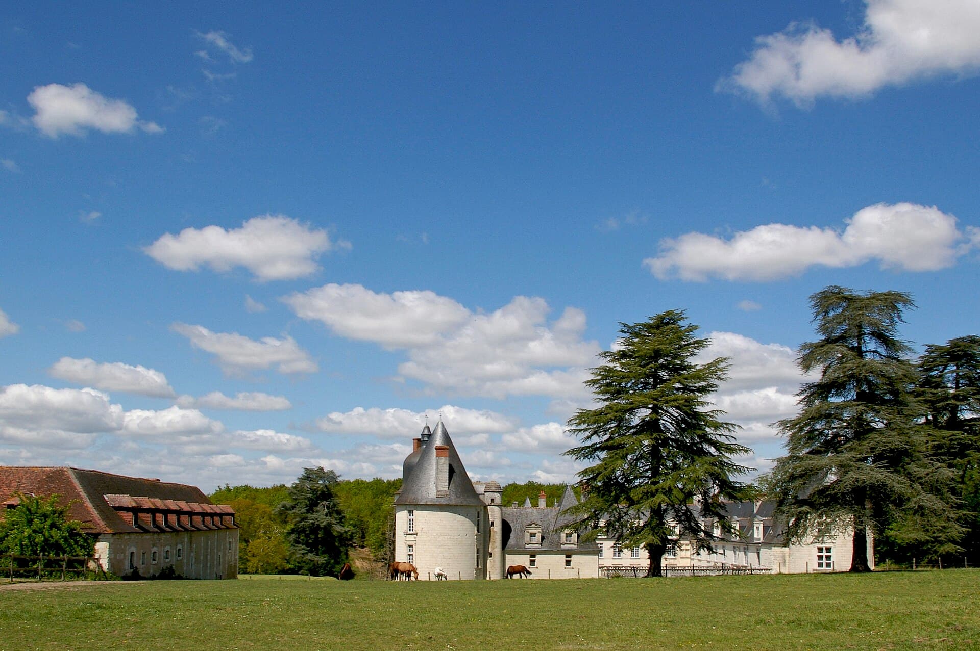 Château de Gué-Péan (Monthou-sur-Cher) Château de Gué-Péan — château à Monthou-sur-Cher, Loir-et-Cher, vue de nuit, classé mh