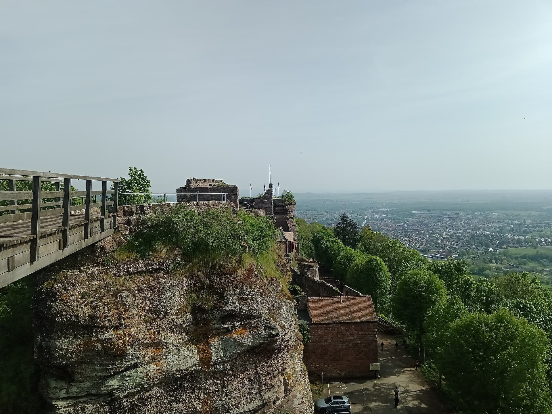 Château de Haut-Barr (Saverne) Château de Haut-Barr — château à Saverne, Bas-Rhin, intérieur, classé mh