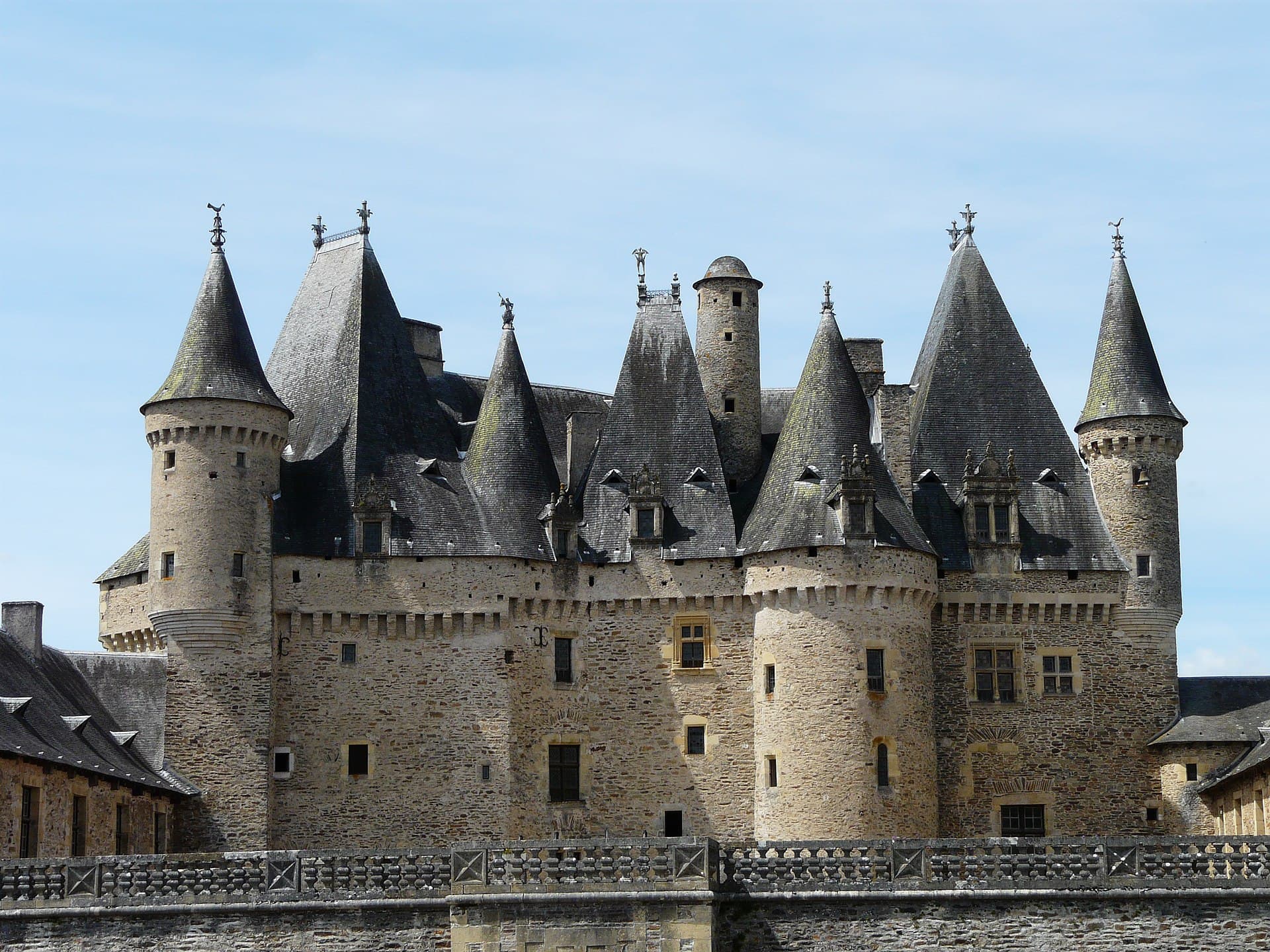 Château de Jumilhac-le-Grand (Jumilhac-le-Grand) Château de Jumilhac-le-Grand — château à Jumilhac-le-Grand, Dordogne, intérieur, classé mh
