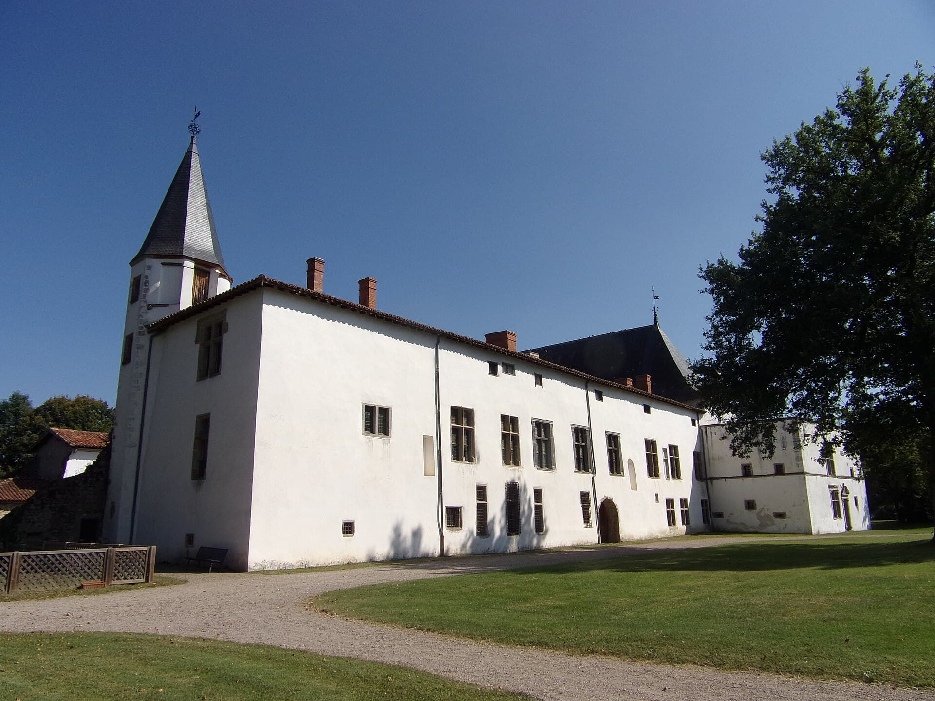 Château de la Bâtie d'Urfé — château à Saint-Étienne-le-Molard, Loire, classé mh