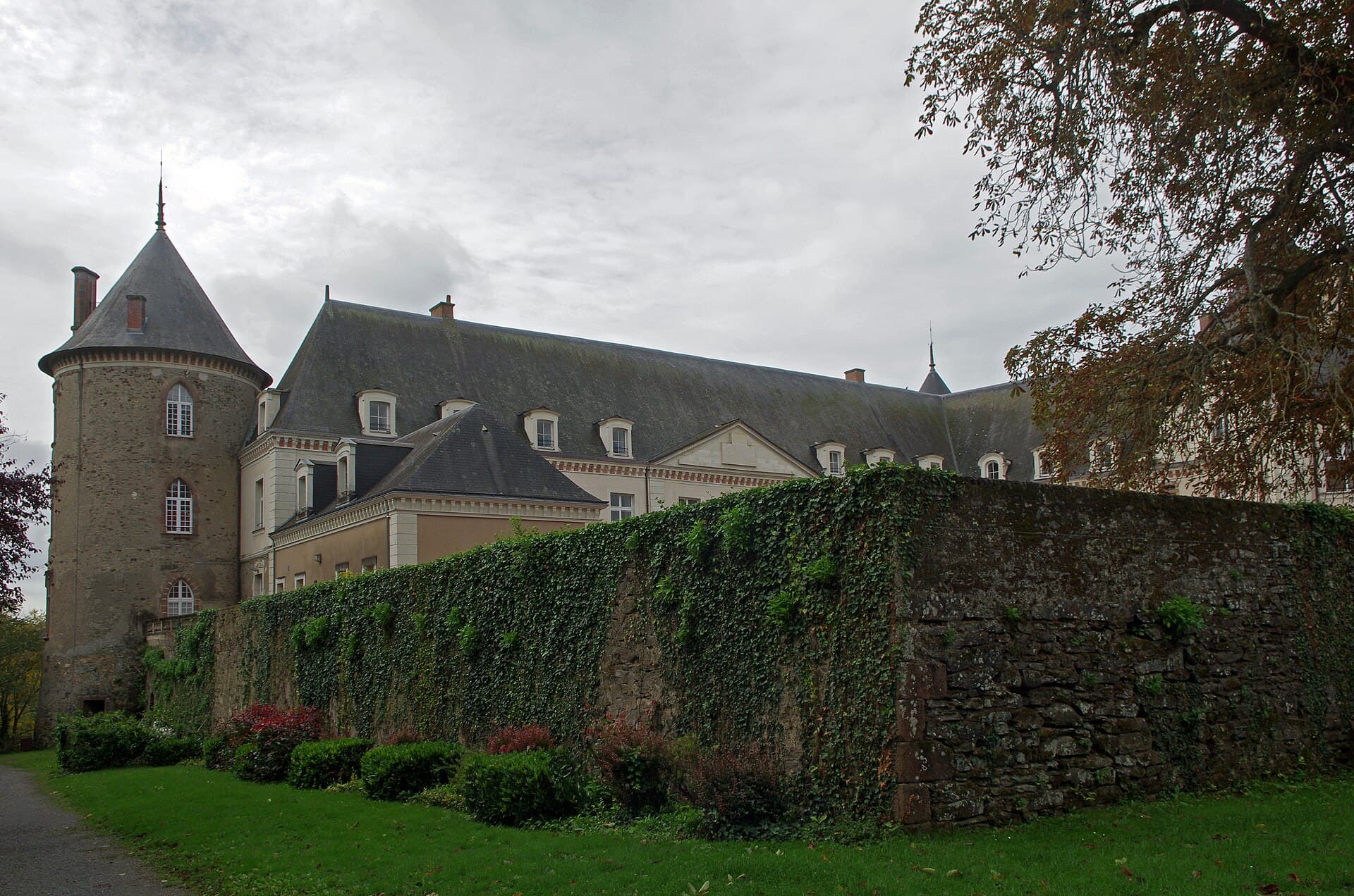 Château de la Petite-Pierre (La Petite-Pierre) Château de la Petite-Pierre — château à La Petite-Pierre, Bas-Rhin, façade, classé mh