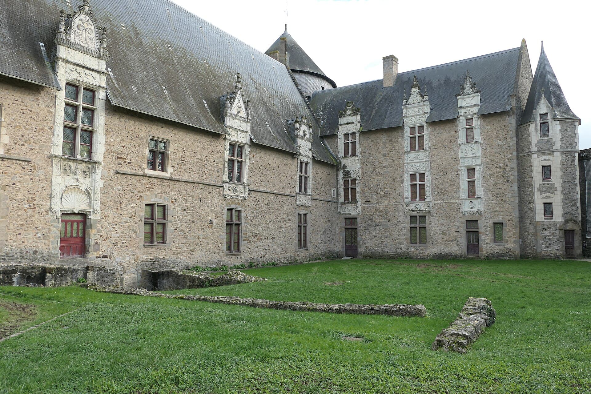 Château de Laval – logis neuf (Laval) Château de Laval – logis neuf — château à Laval, Mayenne, façade, classé mh
