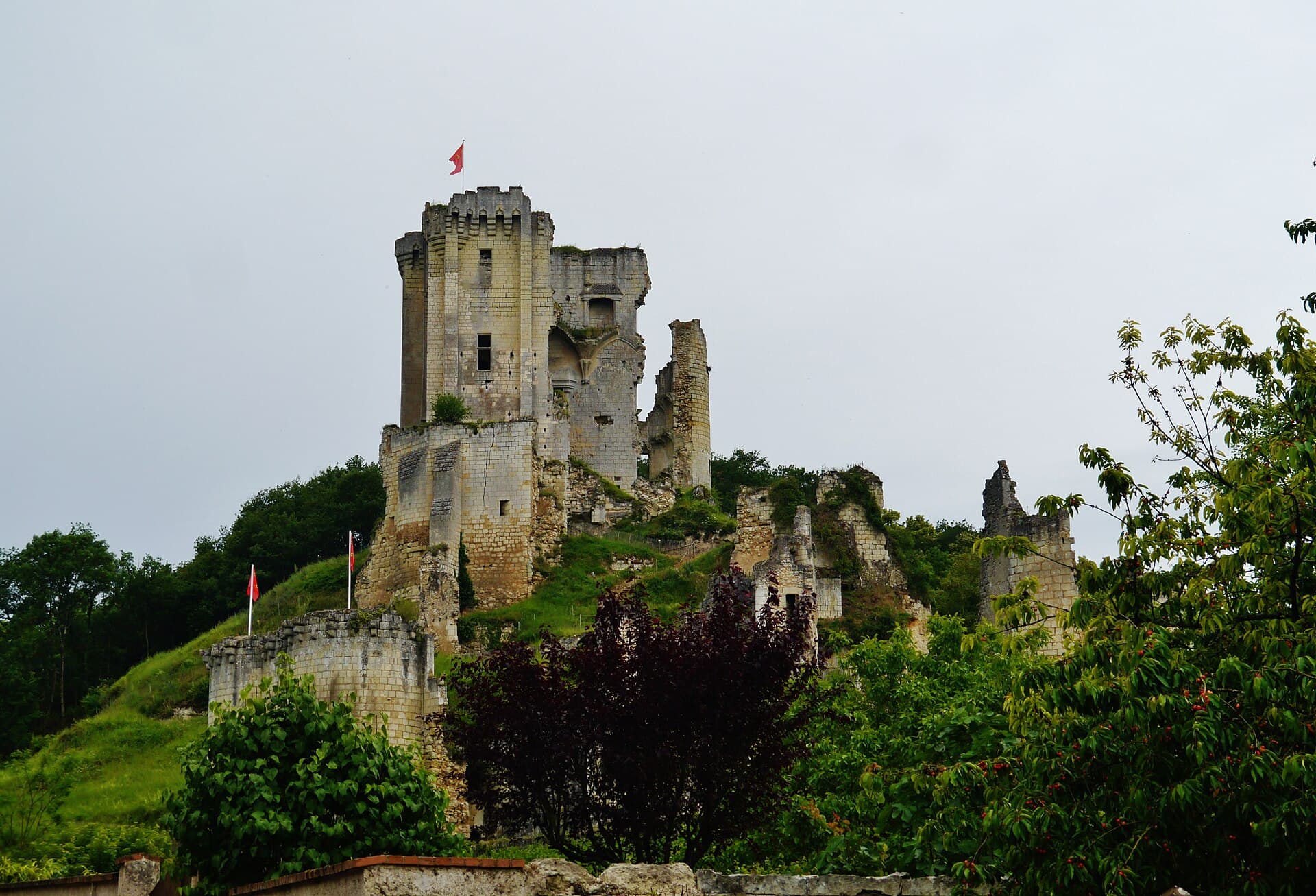 Château de Lavardin (Lavardin) Château de Lavardin — château à Lavardin, Loir-et-Cher, façade, classé mh
