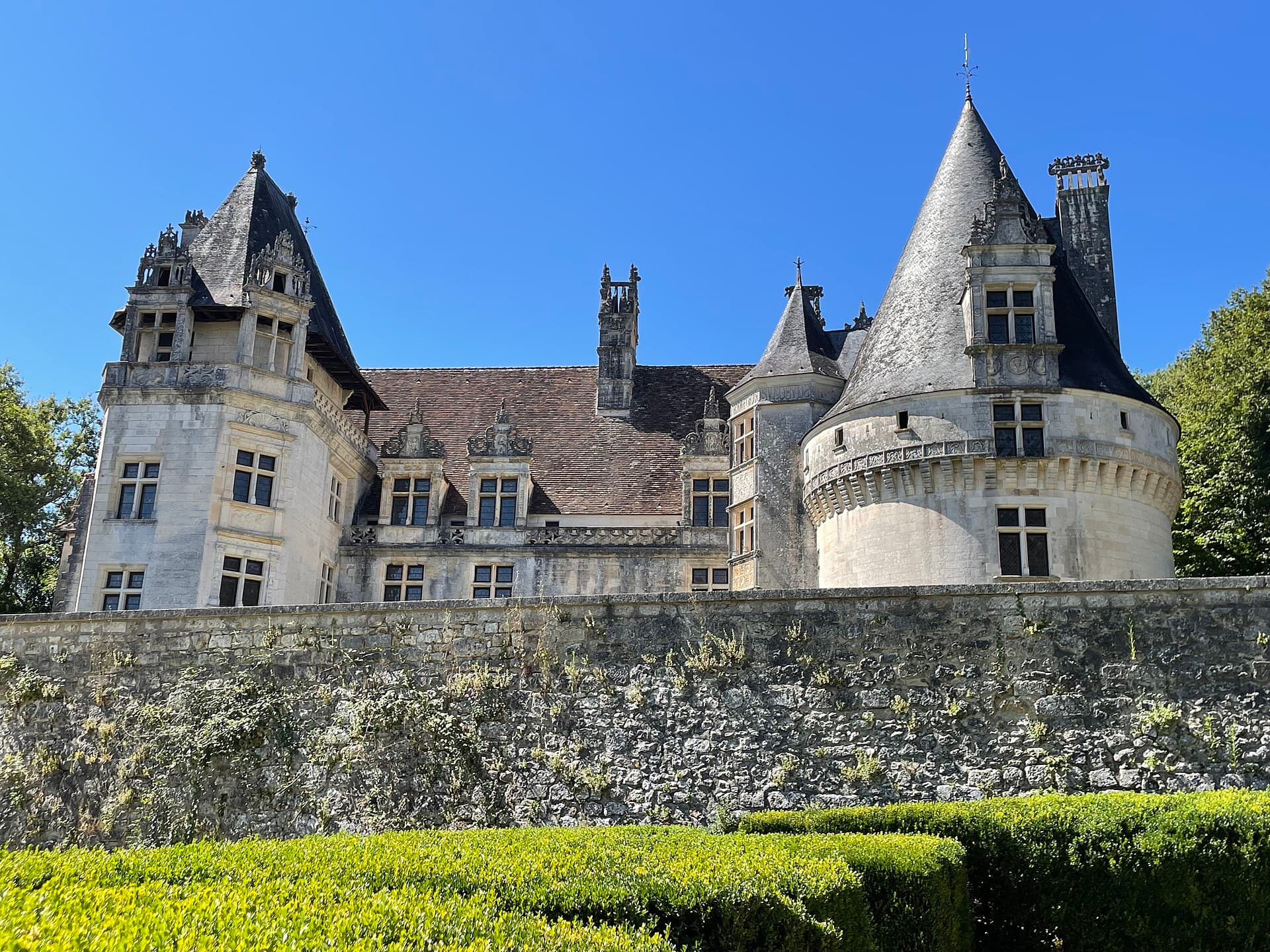 Château de Puyguilhem (Villars) Château de Puyguilhem — château à Villars, Dordogne, vue de nuit, classé mh
