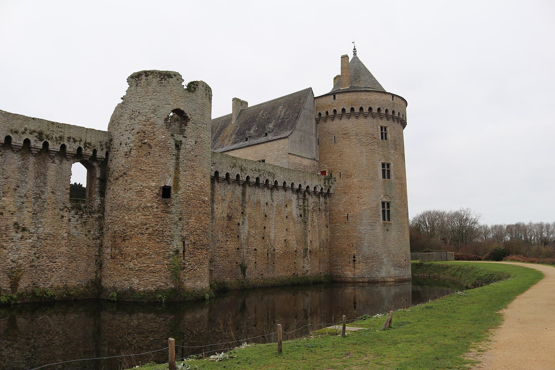 Château de Suscinio (Sarzeau) Château de Suscinio — château à Sarzeau, Morbihan, vue de nuit, classé mh