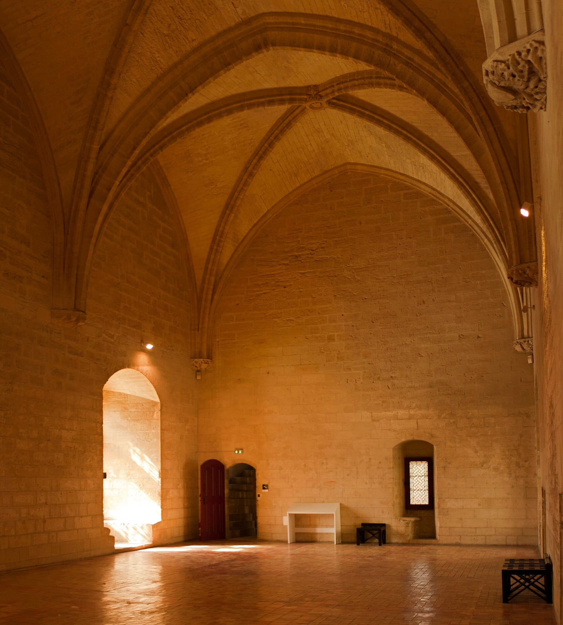 Château de Tarascon (Tarascon) Château de Tarascon — château à Tarascon, Bouches-du-Rhône, vue de nuit, classé mh