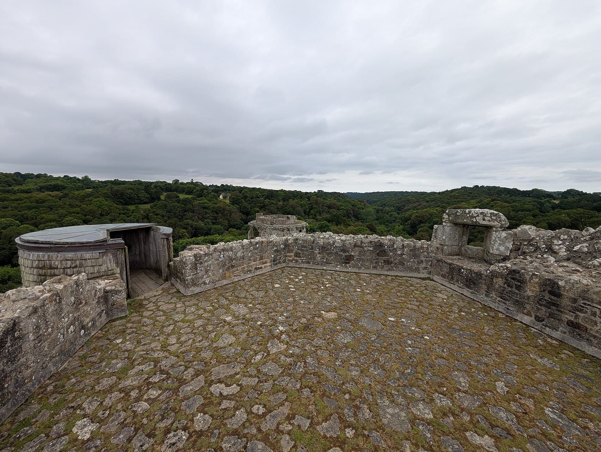 Château de Tonquédec (Tonquédec) Château de Tonquédec — château à Tonquédec, Côtes-d'Armor, façade, classé mh