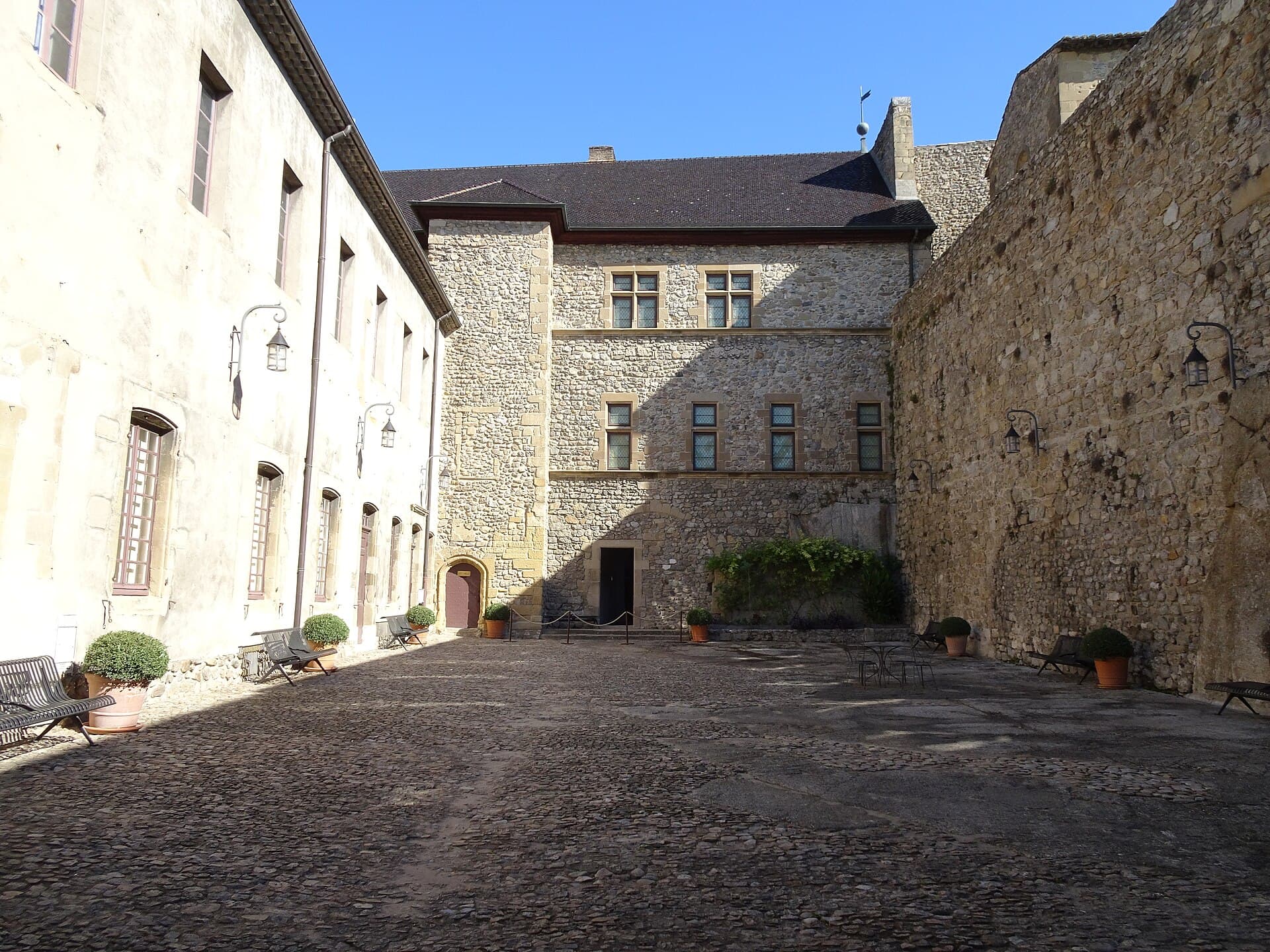 Château de Tournon-sur-Rhône — château à Tournon-sur-Rhône, Ardèche, classé mh