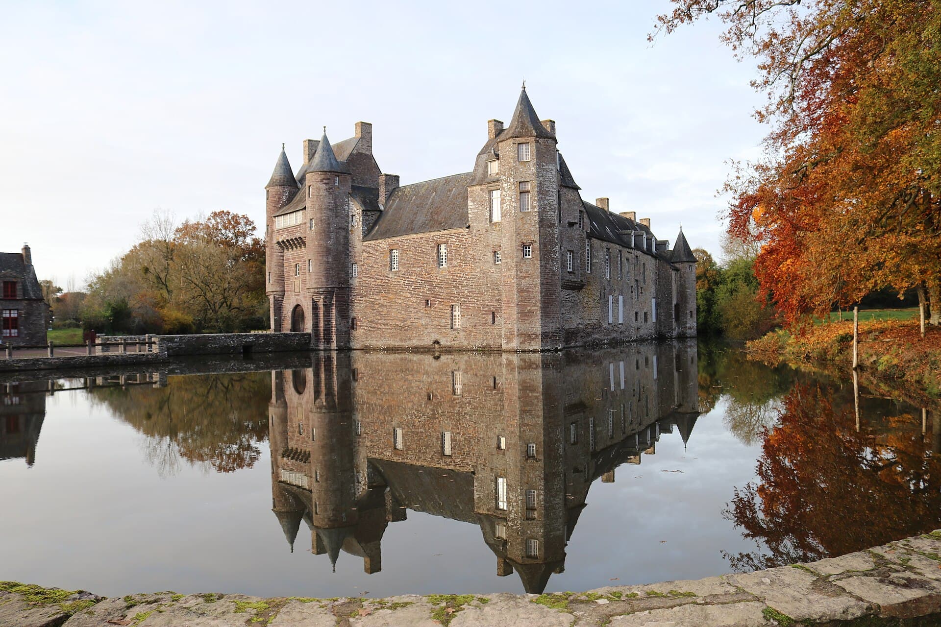 Château de Trécesson (Campénéac) Château de Trécesson — château à Campénéac, Morbihan, façade, classé mh