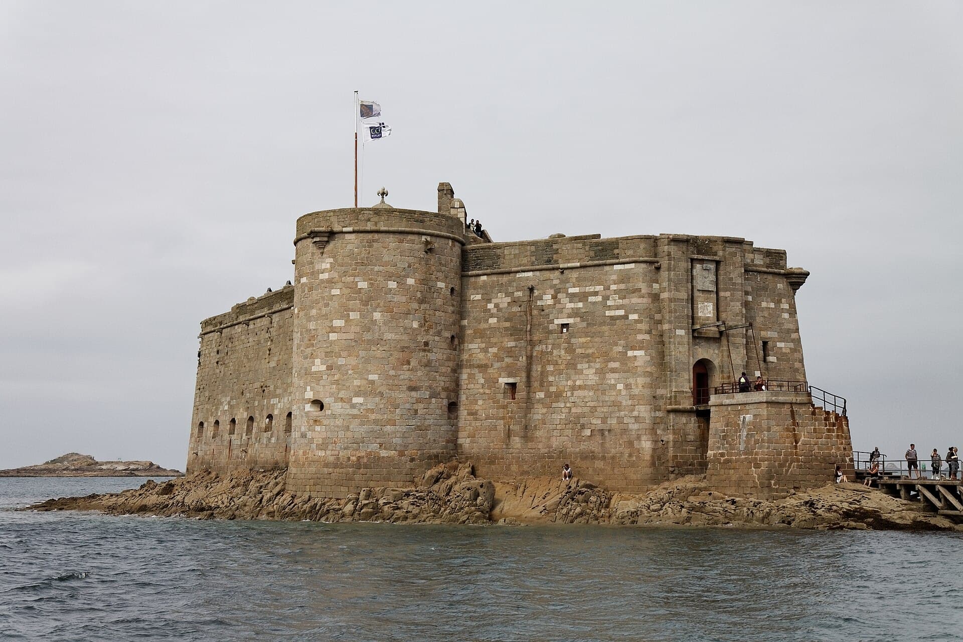 Château du Taureau (Plougasnou) Château du Taureau — château à Plougasnou, Finistère, façade, classé mh