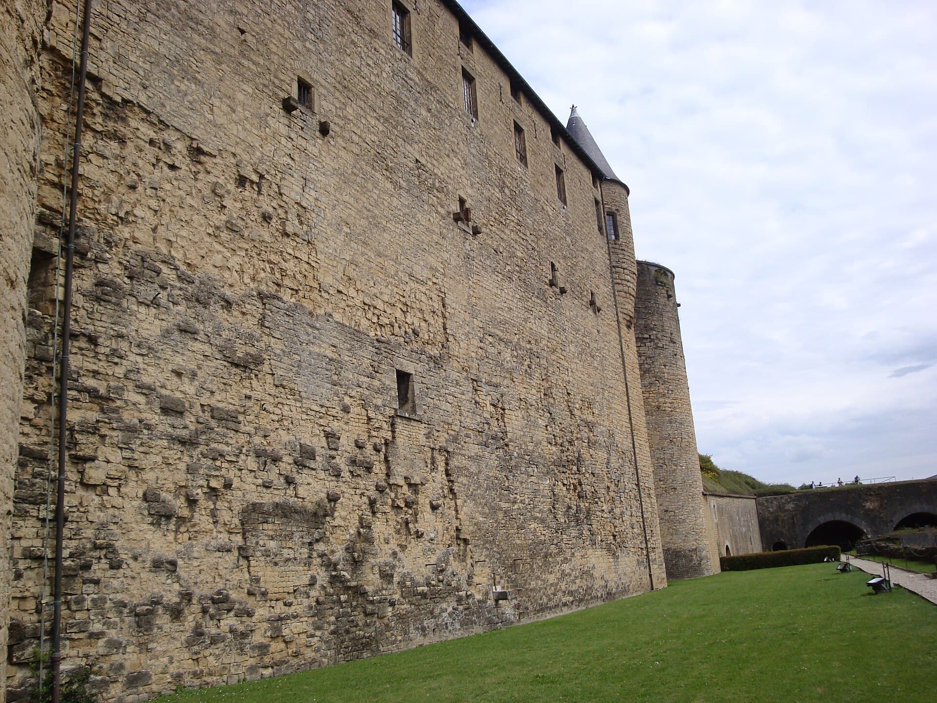 Château fort de Sedan (Sedan) Château fort de Sedan — château à Sedan, Ardennes, façade, classé mh