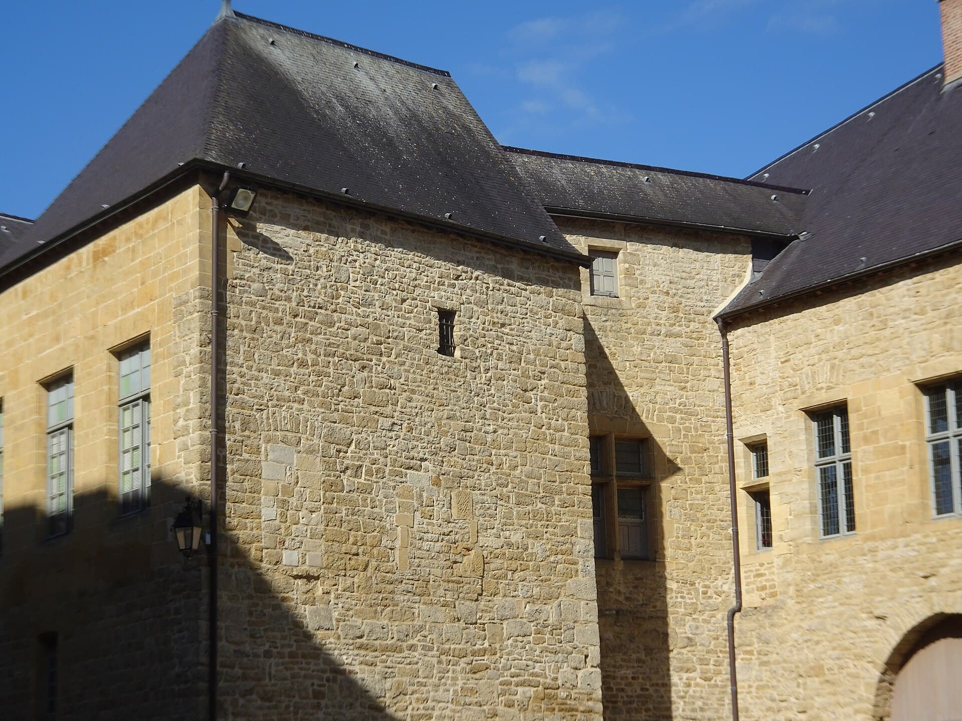 Château fort de Sedan (Sedan) Château fort de Sedan — château à Sedan, Ardennes, vue de nuit, classé mh