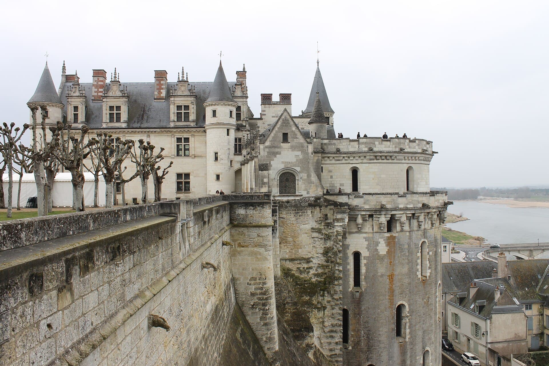 Château royal d'Amboise (Amboise) Château royal d'Amboise — château à Amboise, Indre-et-Loire, intérieur, classé mh