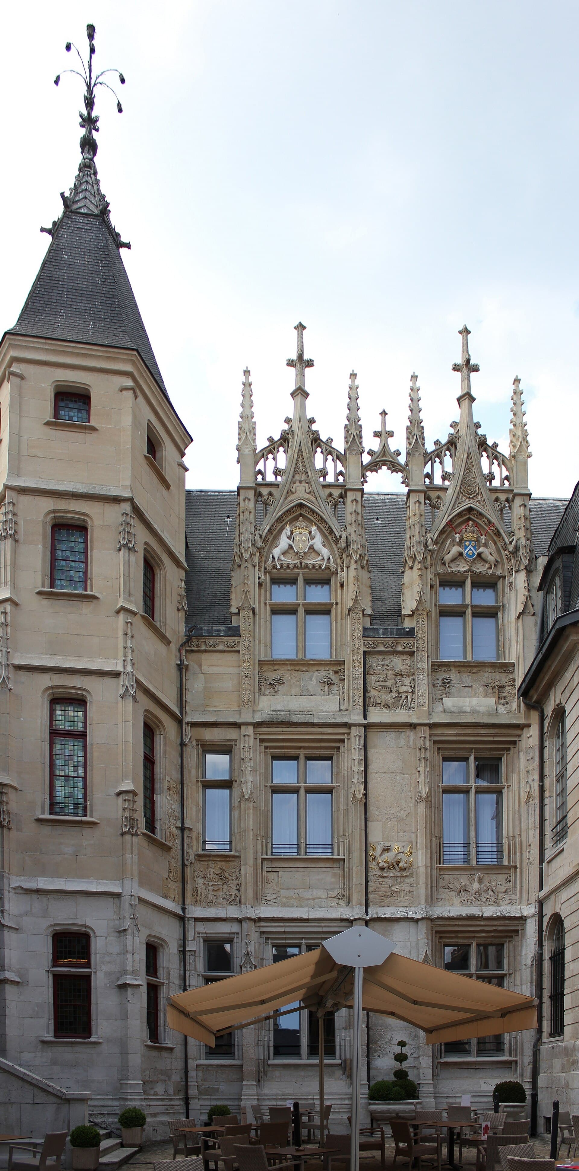 Hôtel de Bourgtheroulde (Rouen) Hôtel de Bourgtheroulde — architecture civile à Rouen, Seine-Maritime, façade, classé mh